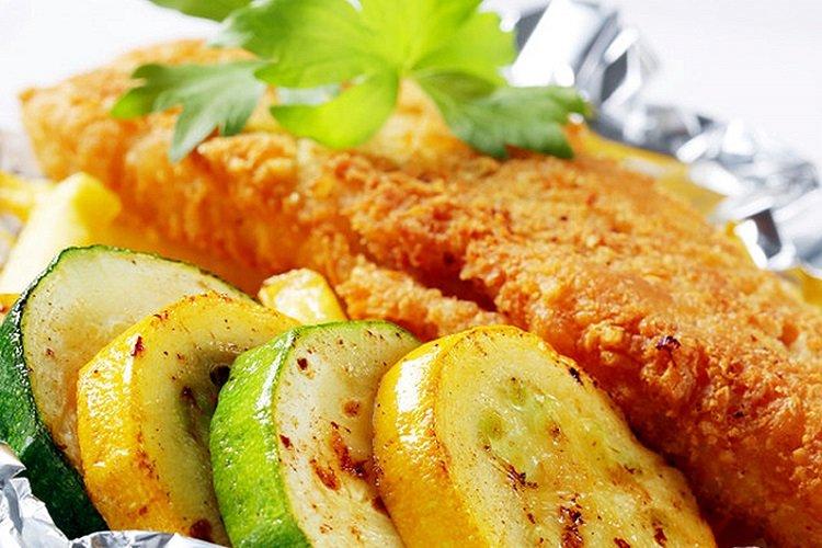 Alaska-Seelachsfilet mit Zucchini im Ofen
