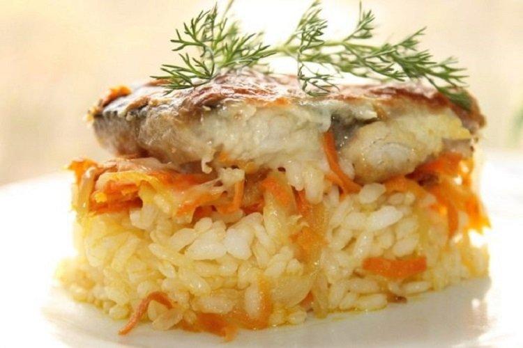 Alaska-Seelachsfilet mit Reis im Ofen