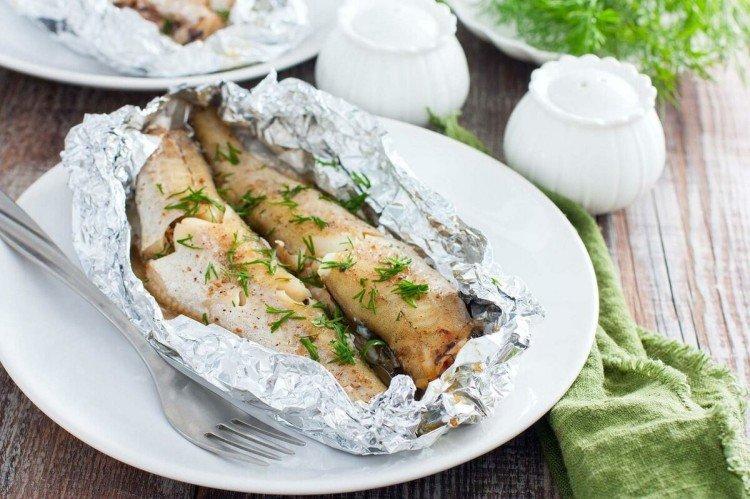 In Folie gebackenes Alaska-Seelachsfilet