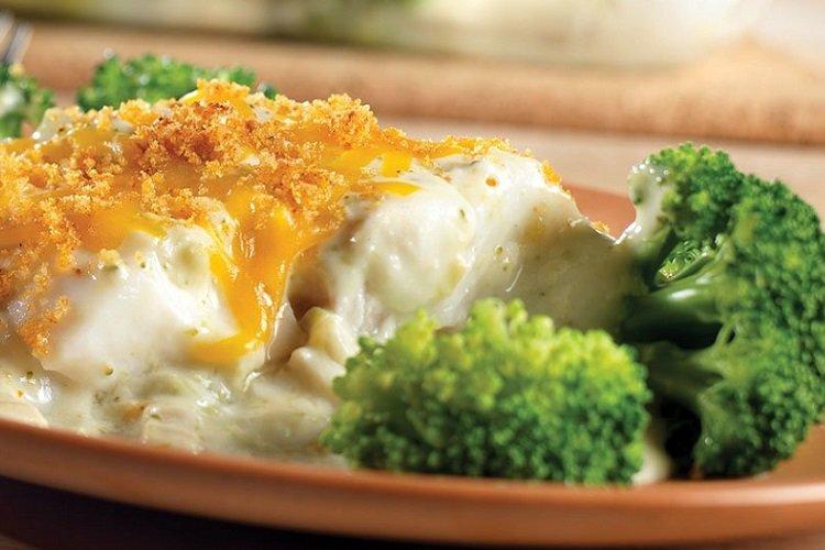 Alaska-Seelachsfilet mit Käse und Brokkoli