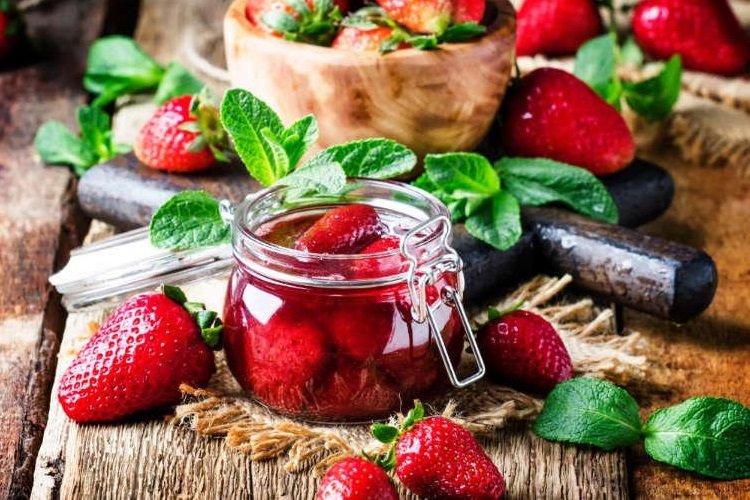 Erdbeermarmelade mit Minze