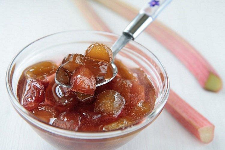 Rhabarber-, Ingwer- und Apfelmarmelade