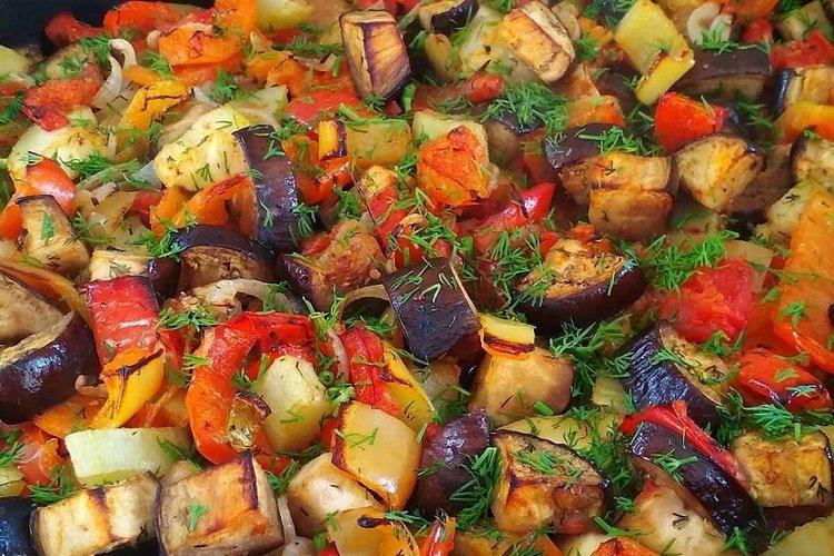 Auberginen mit Gemüse, im Bratschlauch gebacken