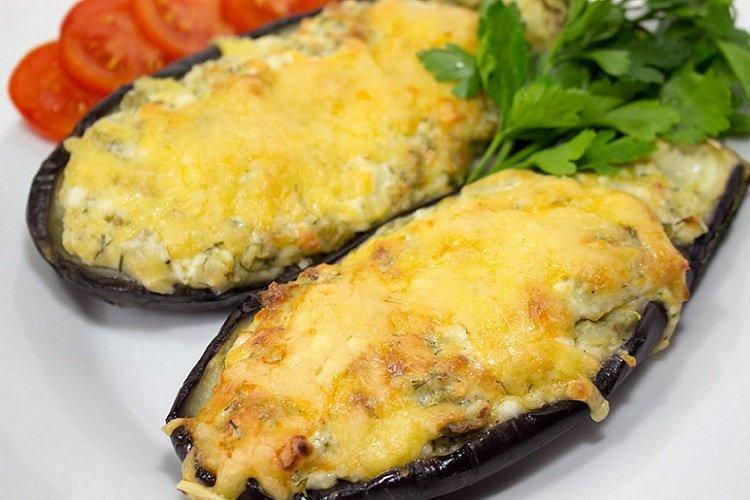 Auberginen mit Käse und Knoblauch
