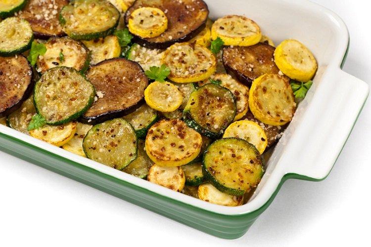 Auberginen mit Zucchini im Ofen