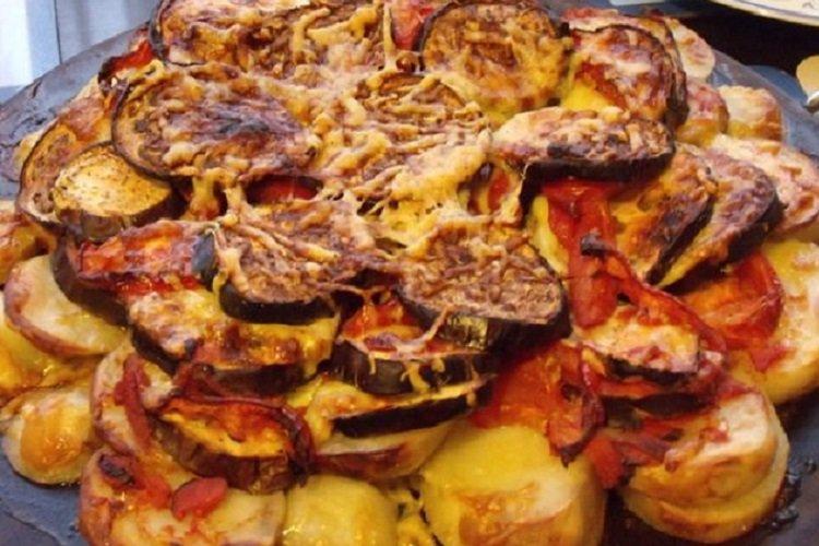 Auberginen mit Kartoffeln im Ofen