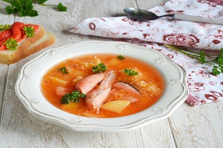 Lachsbauchsuppe mit Hirse