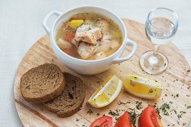 Lachssuppe mit Wodka