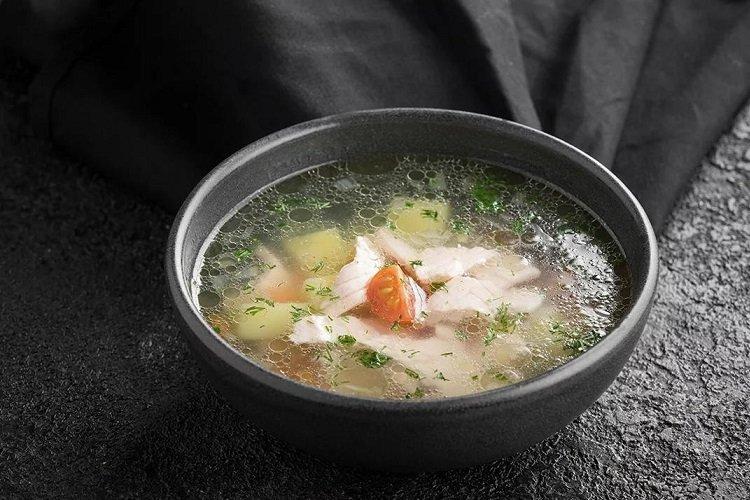 Lachssuppe mit Speck