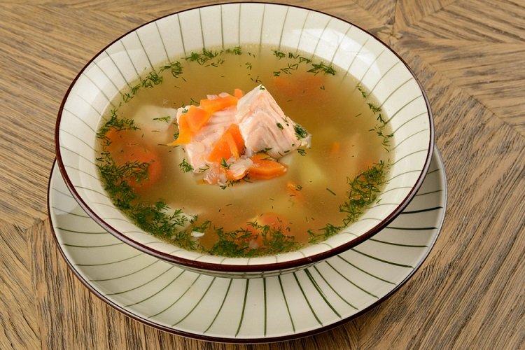 Lachssuppe mit Reis