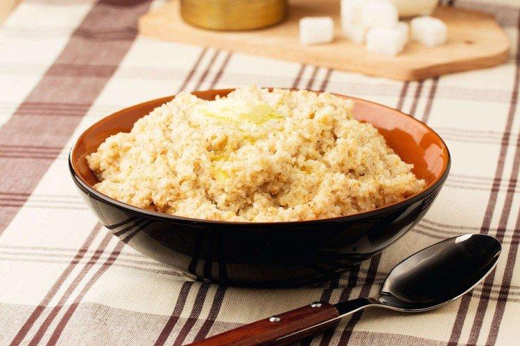 Gerstengrütze mit Käse und Kräutern