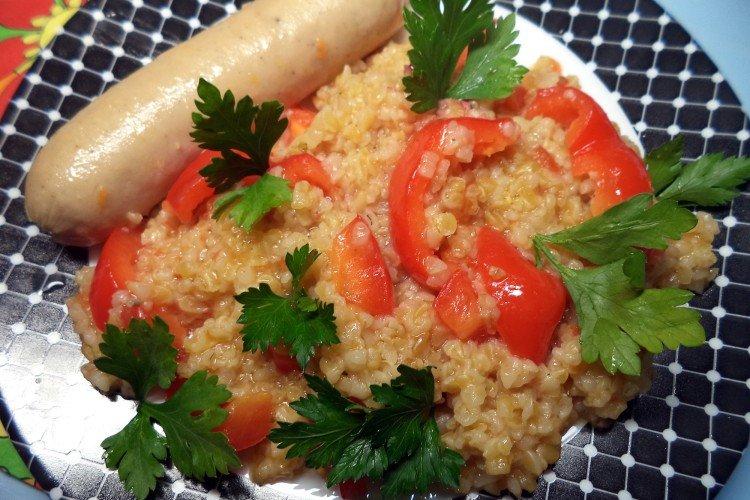 Gerstengrütze mit Tomaten