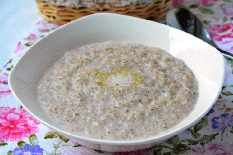 Gerstengrütze mit Milch