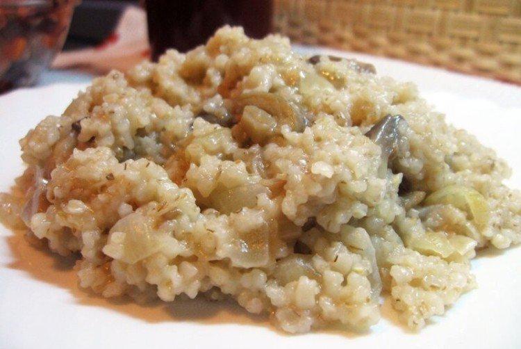 Gerstengrütze mit Pilzen