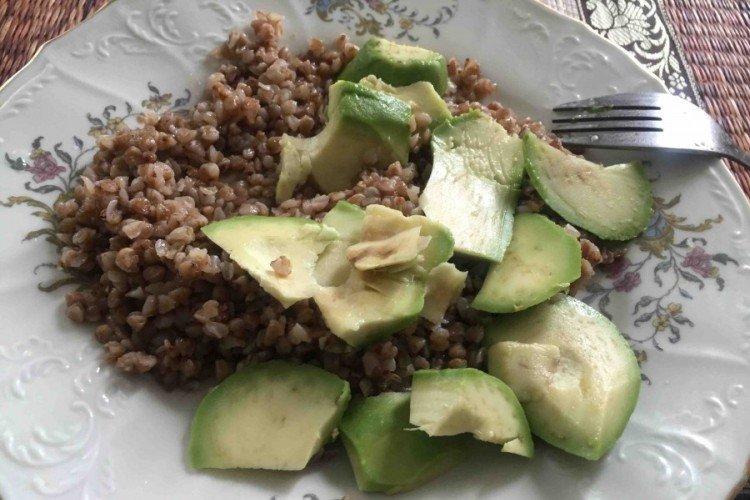 Gachas de trigo sarraceno con aguacate