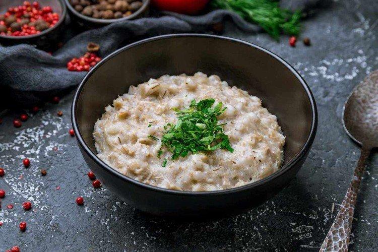 Gachas de cebada perlada con leche