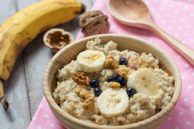 Gachas de cebada perlada con plátano