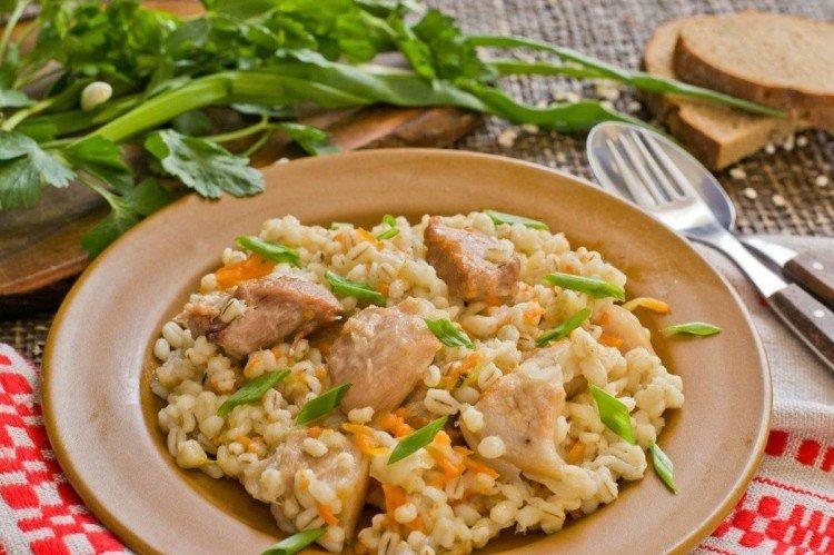 Gachas de cebada perlada con pollo