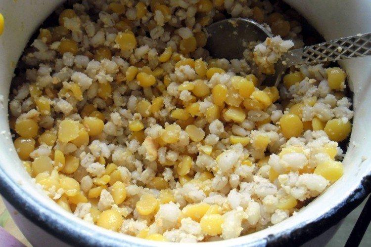 Gachas de cebada perlada con guisantes