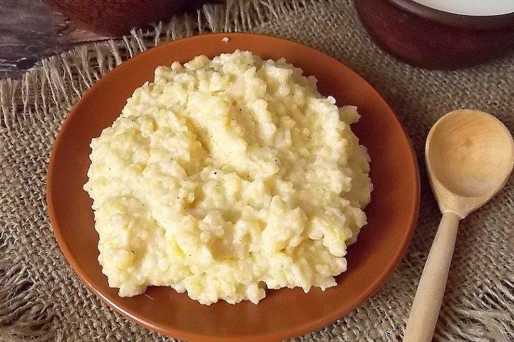 Millet Porridge with Cottage Cheese and Milk
