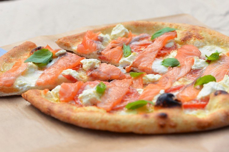 Relleno de pizza con salmón