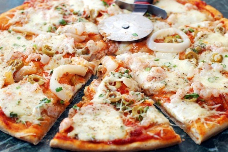Con calamares, parmesano y mozzarella