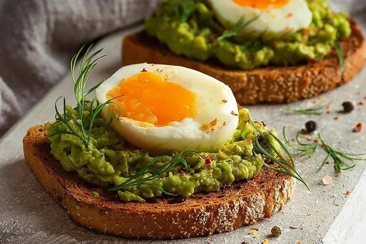 Bruschetta with Avocado and Egg