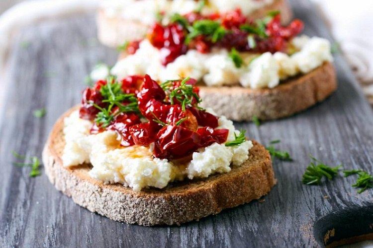 Bruschetta with Goat Cheese and Sun-Dried Tomatoes