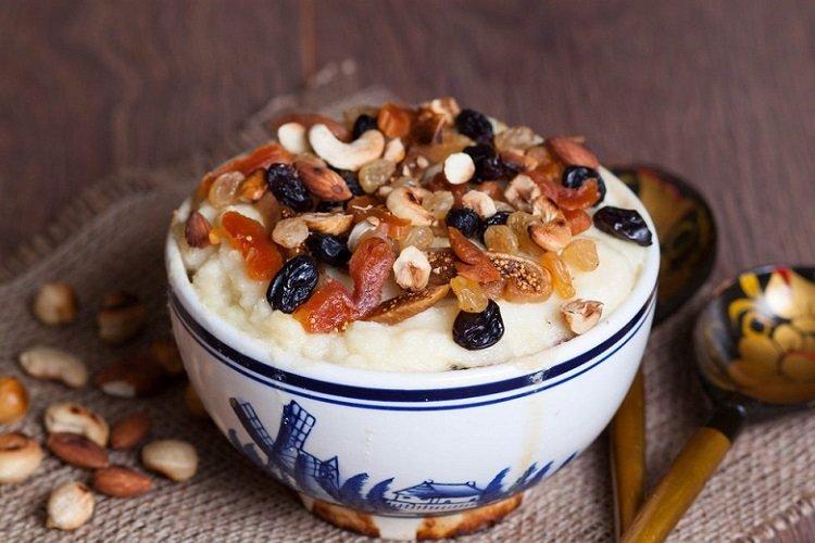 Guryev Semolina Porridge with Milk and Cream