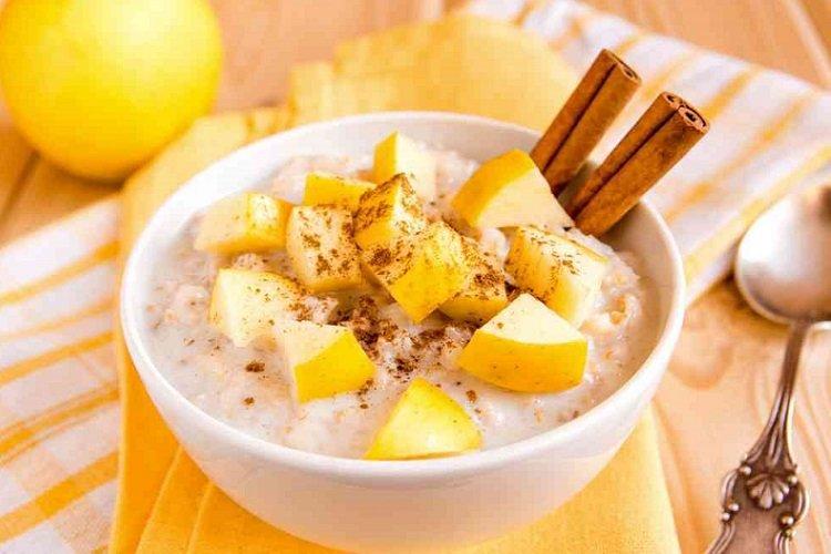 Semolina Porridge with Pear and Milk