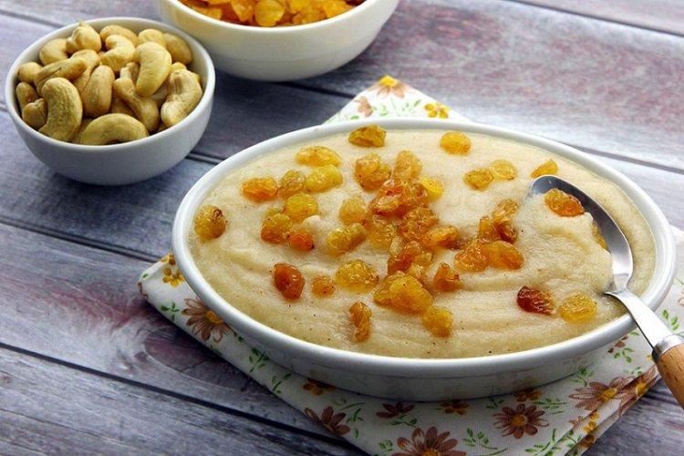 Milk Semolina Porridge with Raisins