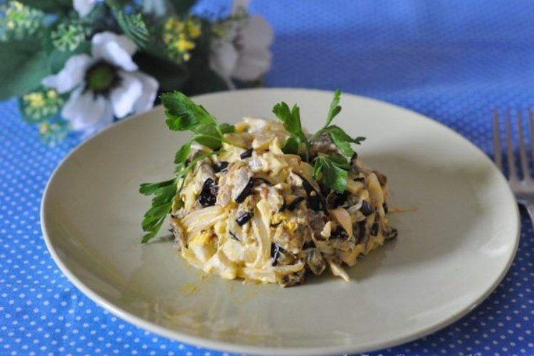 Salad with Fried Eggplant and Pickled Onions