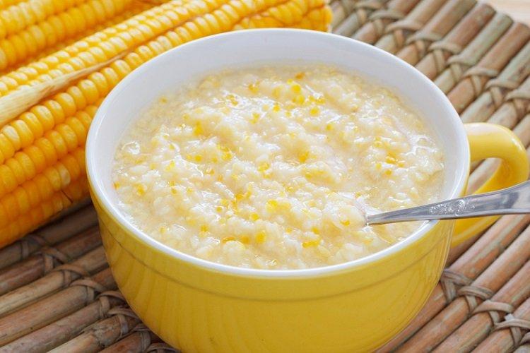 Maisbrei mit Milch