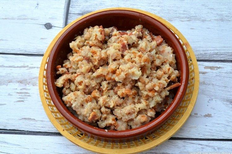 Gachas de trigo con chicharrones