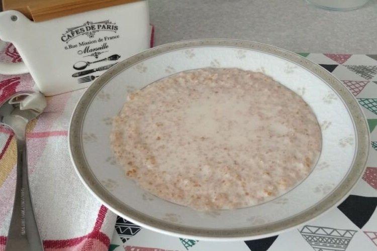 Gachas de trigo líquidas con leche