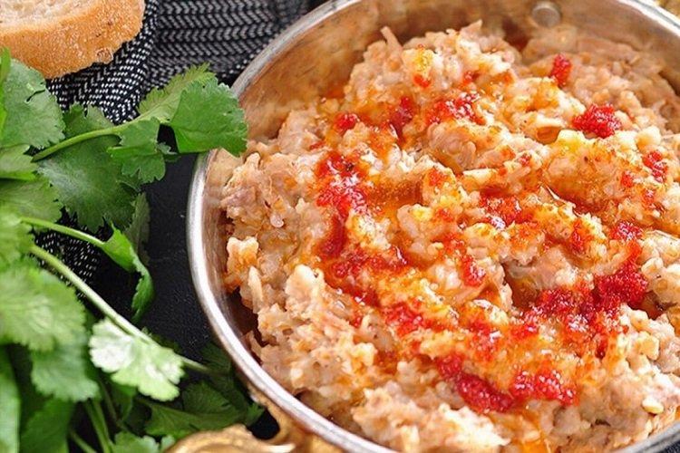 Gachas de trigo con salsa de tomate