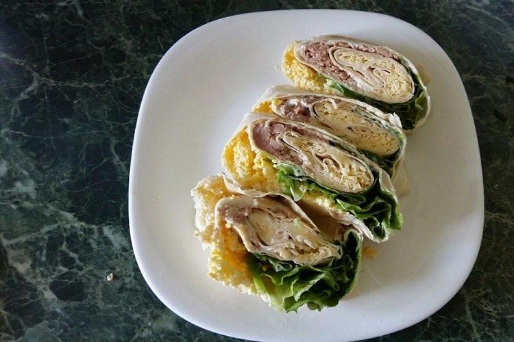 Lavash mit Dorschleber und Schmelzkäse-Füllung