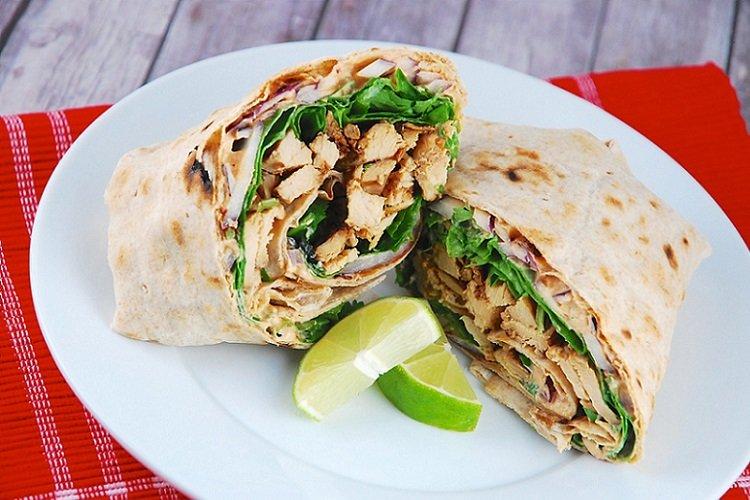 Lavash mit Hähnchen- und Pilzfüllung