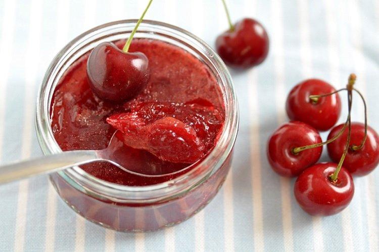 Mermelada de cereza en licuadora