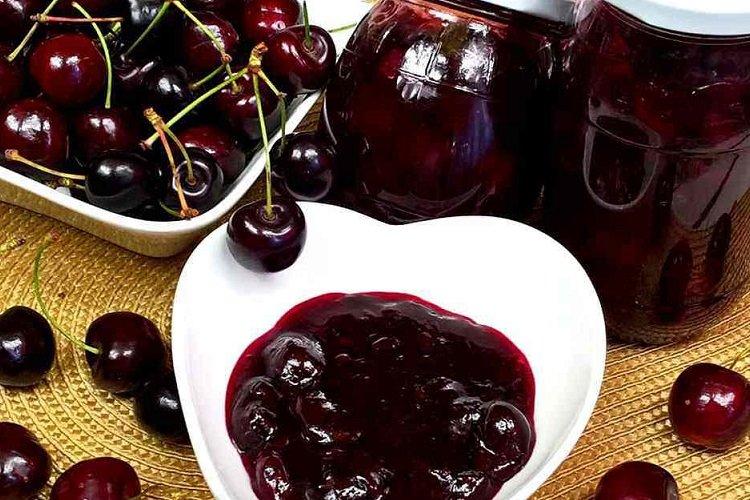 Mermelada espesa de cereza