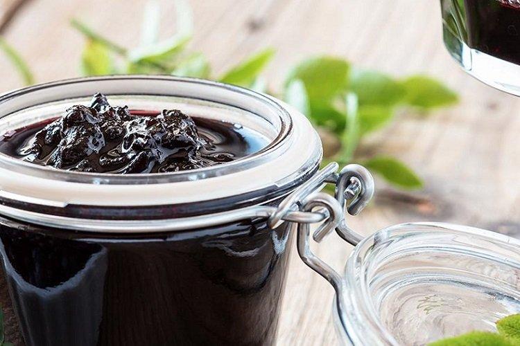 Honeysuckle Jam in a Multicooker