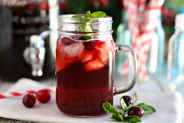 Kompott aus Erdbeeren, Ingwer und Minze