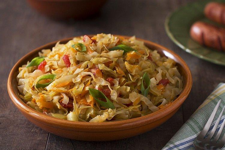 Geschmorte Zucchini mit Kohl