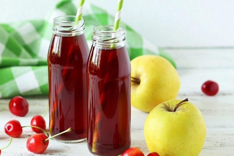 Intensives Kirsch-Apfel-Kompott