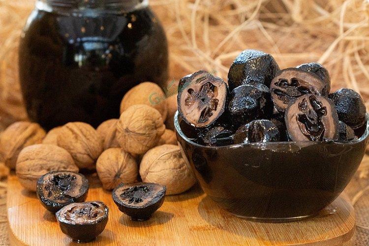 Walnussmarmelade mit Schokolade