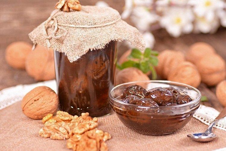 Walnussmarmelade nach bulgarischer Art