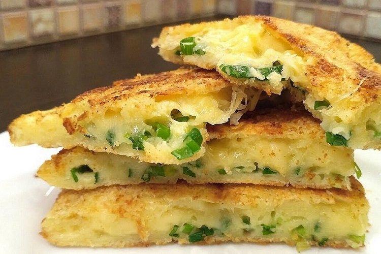 Tortillas de Queso con Huevo y Hierbas