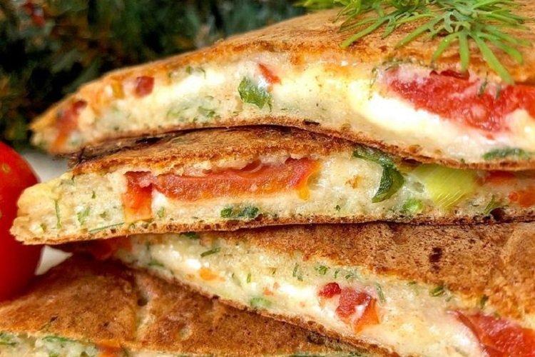 Tortillas de Queso con Tomate y Huevo