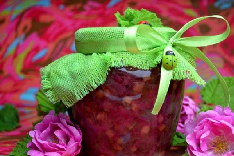 Rosenblütenmarmelade mit Äpfeln