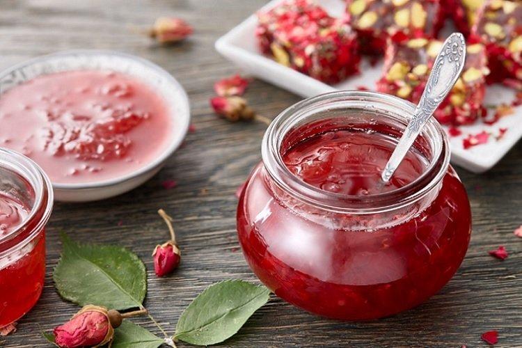 Rosenblütenmarmelade ohne Kochen